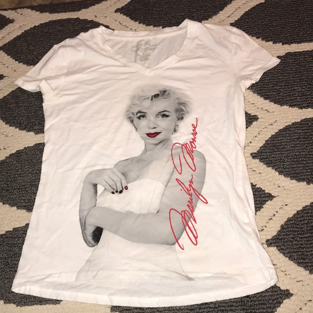 Marilyn Monroe v neck shirt